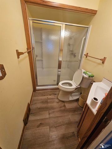 25425 Fairgrove Street, Woodhaven, MI 48183