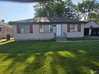 25425 Fairgrove Street, Woodhaven, MI 48183