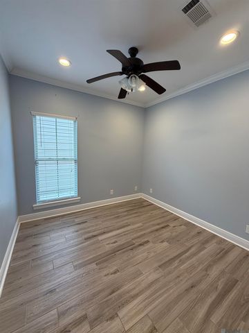 1046 Sedona Pines Dr, Baton Rouge, LA 70816