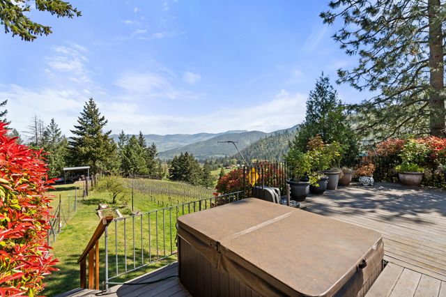 9302 Yank Gulch Road, Talent, OR 97540