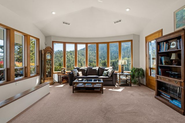 9302 Yank Gulch Road, Talent, OR 97540