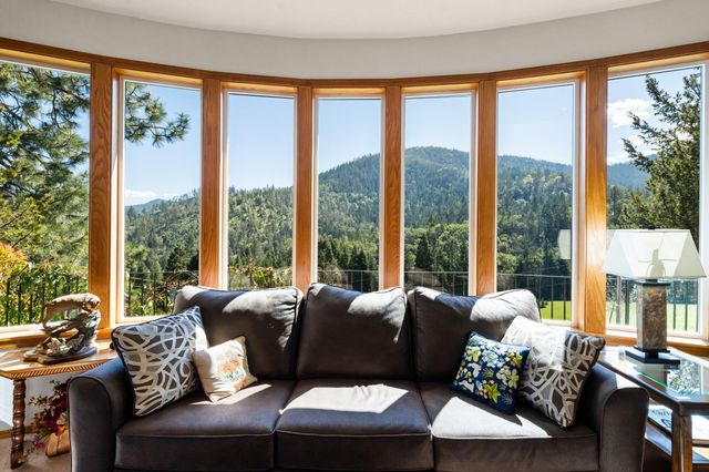 9302 Yank Gulch Road, Talent, OR 97540
