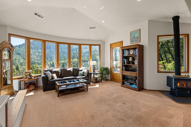 9302 Yank Gulch Road, Talent, OR 97540