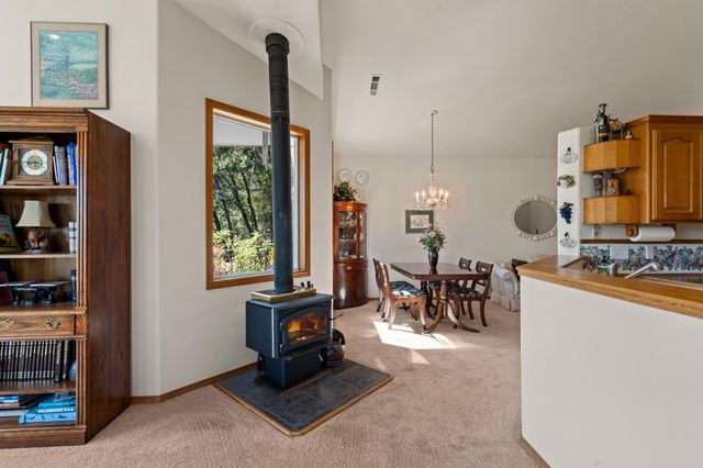 9302 Yank Gulch Road, Talent, OR 97540