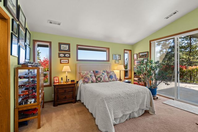 9302 Yank Gulch Road, Talent, OR 97540