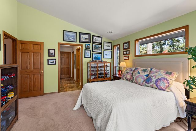 9302 Yank Gulch Road, Talent, OR 97540