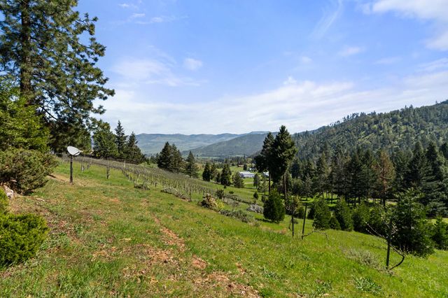 9302 Yank Gulch Road, Talent, OR 97540