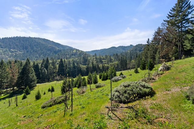 9302 Yank Gulch Road, Talent, OR 97540