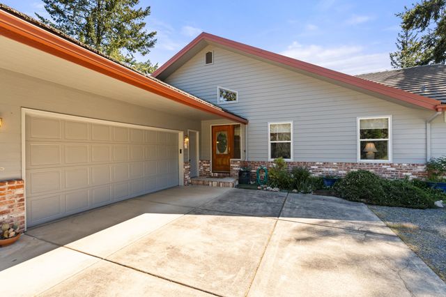 9302 Yank Gulch Road, Talent, OR 97540