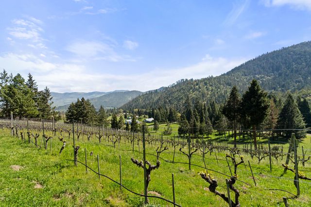 9302 Yank Gulch Road, Talent, OR 97540