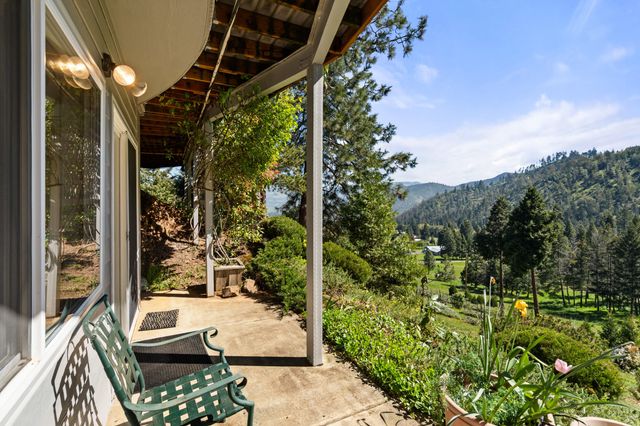 9302 Yank Gulch Road, Talent, OR 97540