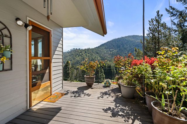 9302 Yank Gulch Road, Talent, OR 97540