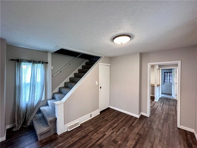 1816 Moravia St, Shenango Twp, PA 16101