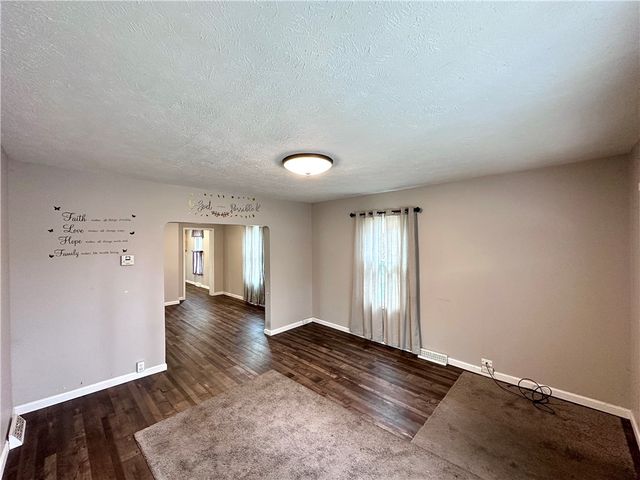 1816 Moravia St, Shenango Twp, PA 16101