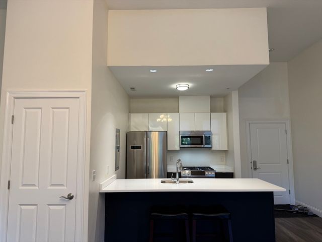 1022 Hancock St 111, Quincy, MA 02169