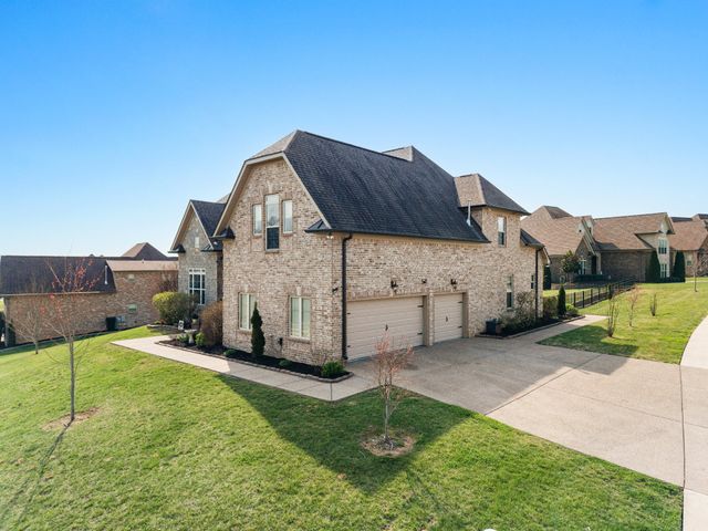 2726 Cherrydale Dr, Lebanon, TN 37087