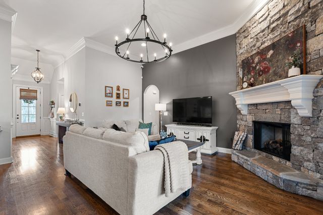 2726 Cherrydale Dr, Lebanon, TN 37087