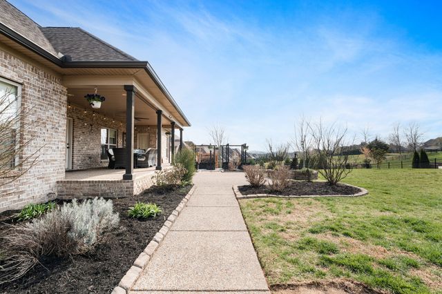 2726 Cherrydale Dr, Lebanon, TN 37087