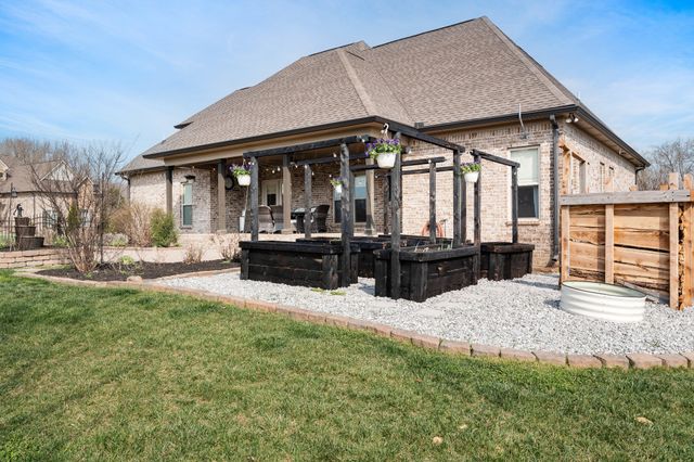 2726 Cherrydale Dr, Lebanon, TN 37087