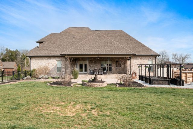 2726 Cherrydale Dr, Lebanon, TN 37087