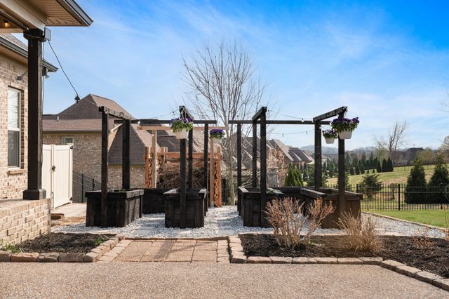 2726 Cherrydale Dr, Lebanon, TN 37087