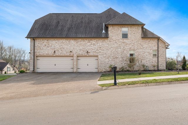 2726 Cherrydale Dr, Lebanon, TN 37087