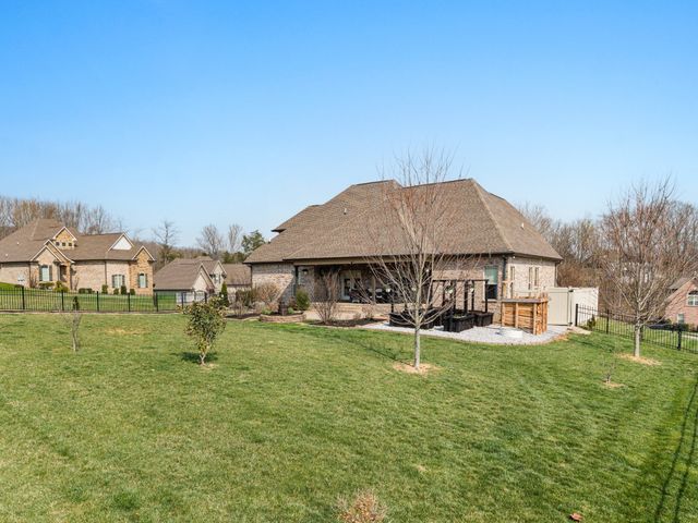 2726 Cherrydale Dr, Lebanon, TN 37087