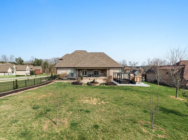 2726 Cherrydale Dr, Lebanon, TN 37087