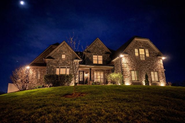 2726 Cherrydale Dr, Lebanon, TN 37087