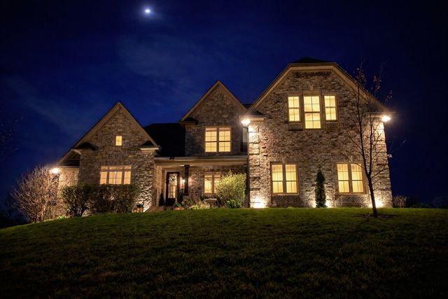 2726 Cherrydale Dr, Lebanon, TN 37087