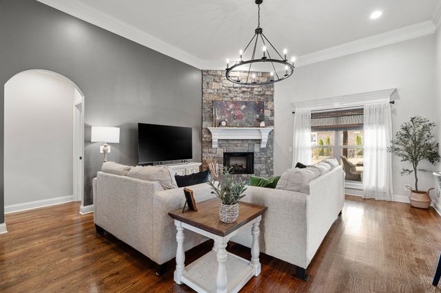 2726 Cherrydale Dr, Lebanon, TN 37087