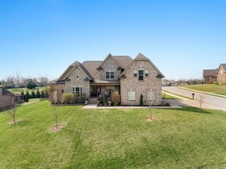 2726 Cherrydale Dr, Lebanon, TN 37087