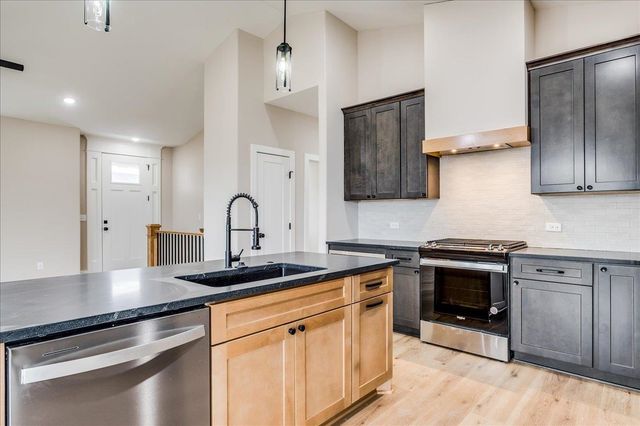 178 S Wellcrest Ct., Wichita, KS 67052