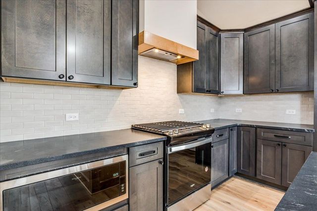 178 S Wellcrest Ct., Wichita, KS 67052