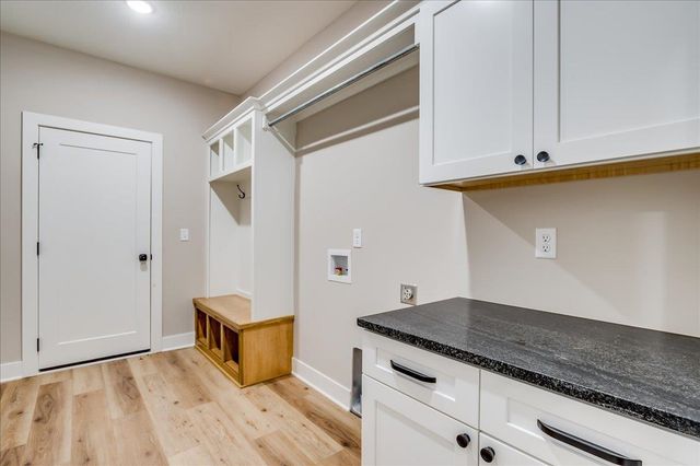 178 S Wellcrest Ct., Wichita, KS 67052