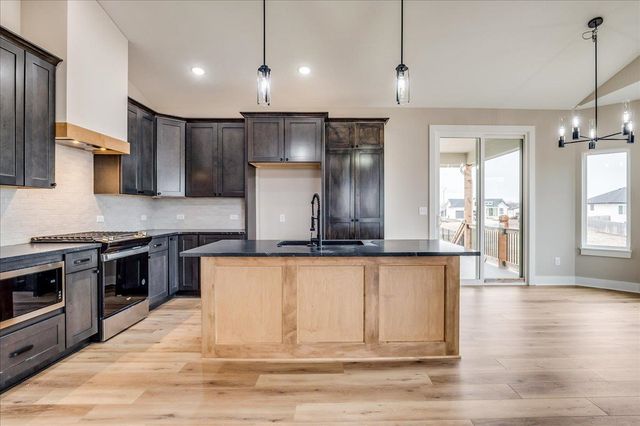 178 S Wellcrest Ct., Wichita, KS 67052