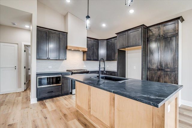 178 S Wellcrest Ct., Wichita, KS 67052