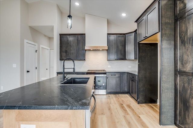 178 S Wellcrest Ct., Wichita, KS 67052