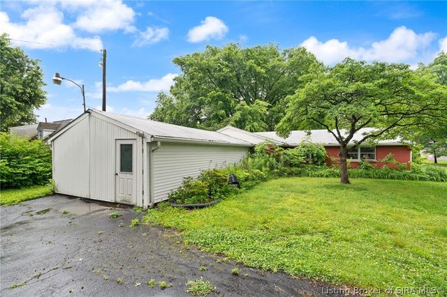 1823 Utica Pike, Jeffersonville, IN 47130