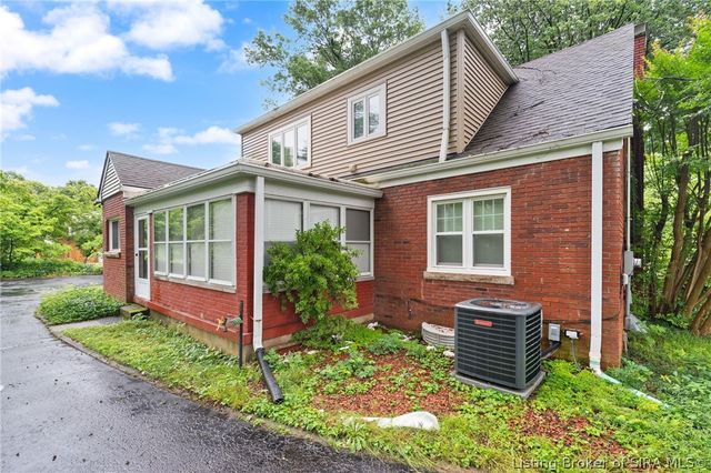 1823 Utica Pike, Jeffersonville, IN 47130