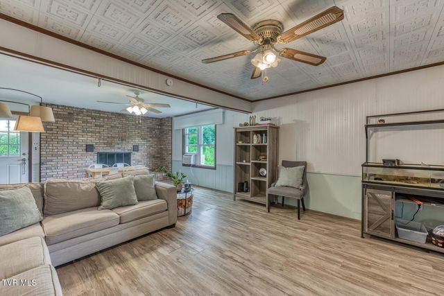 112 Hogum Hollow Road, Roan Mountain, TN 37687