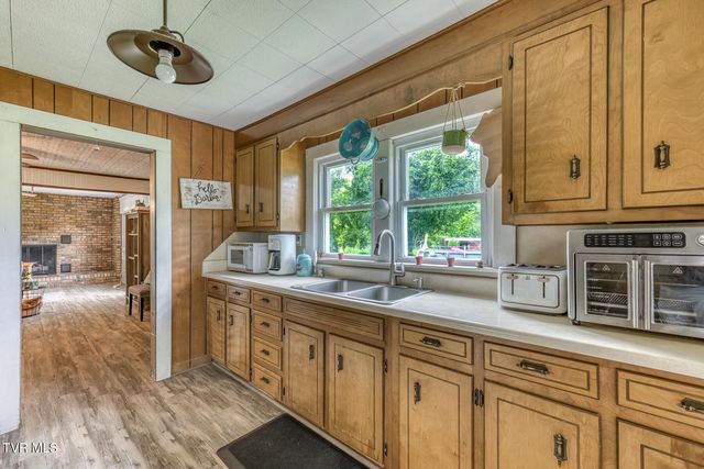 112 Hogum Hollow Road, Roan Mountain, TN 37687