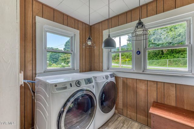 112 Hogum Hollow Road, Roan Mountain, TN 37687