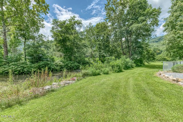 112 Hogum Hollow Road, Roan Mountain, TN 37687