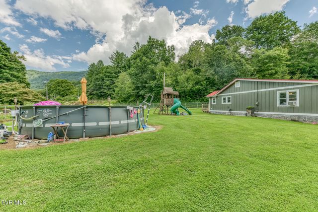 112 Hogum Hollow Road, Roan Mountain, TN 37687