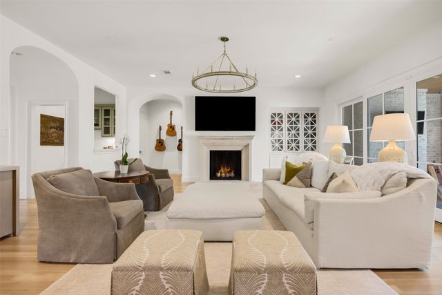 6711 Robin Road, Dallas, TX 75209