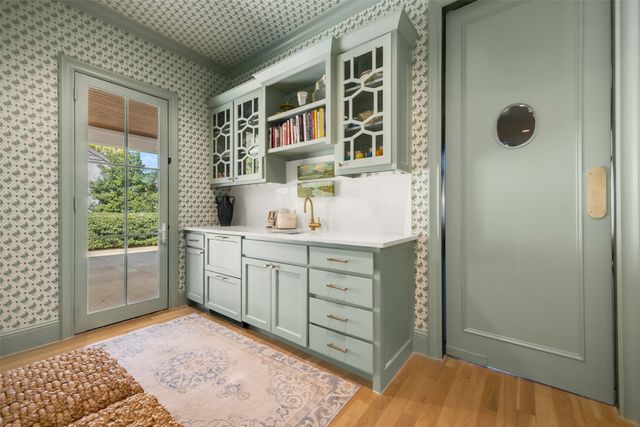 6711 Robin Road, Dallas, TX 75209