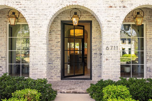 6711 Robin Road, Dallas, TX 75209