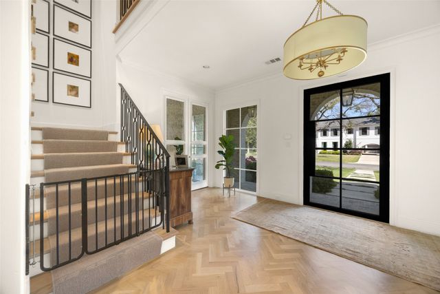 6711 Robin Road, Dallas, TX 75209