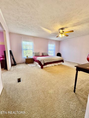 9202 Strawberry Plains Pike, Strawberry Plains, TN 37871